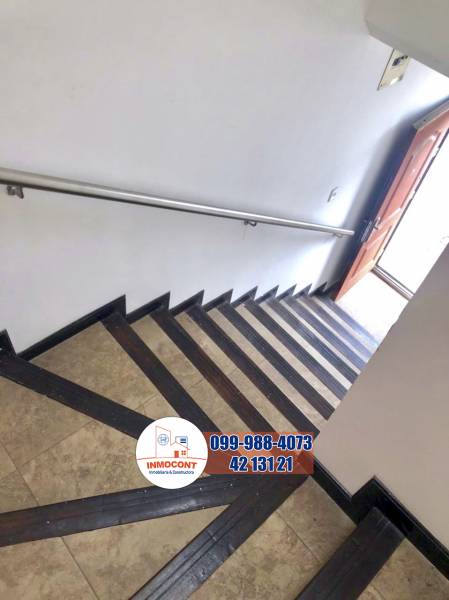 C764 Casa comercial en venta, frente a vía principal con local comercial